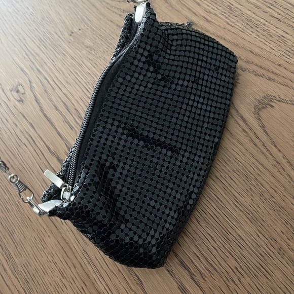 Light weight black metal mesh clutch - Picture 4 of 6
